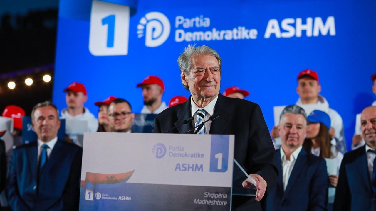 Berisha nga Berati: Asnjë investim në qytet, edhe universiteti u mbyll! Do t’ju kthejmë paratë që qeveria merr nga ju