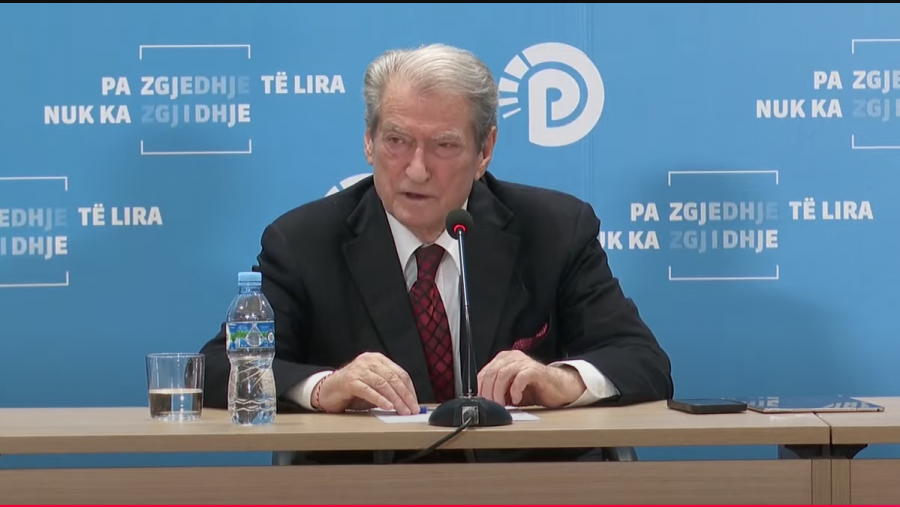 Berisha: Rama kopjoi programin e PD. Shqiptarët më 11 maj do votojnë origjinalin, jo kopjen