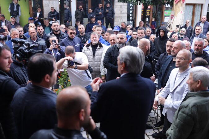 Berisha takim me qytetarët në Krujë: Një gjykatës guximtar urdhëroi SPAK-un të hetojë Ramën për vilën në Surrel