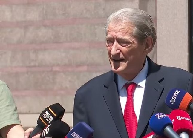 Berisha uron besimtarët nga kisha e ‘Shën Palit’: Pashkën tjetër ta kremtojmë pa anti-krishtin në trojet tona