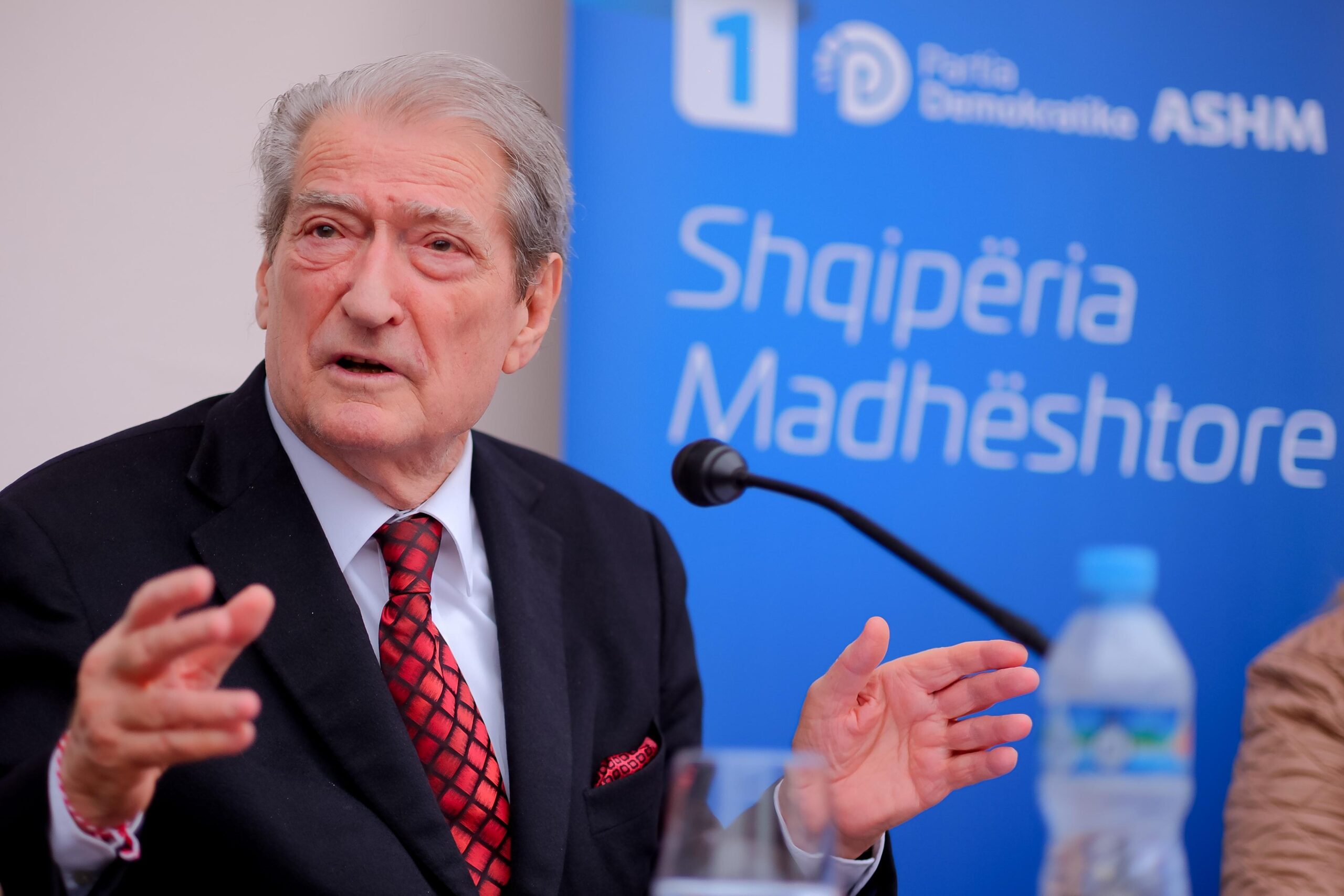 Berisha vijon me premtime: Për çdo qytetar me aftësi ndryshe, familjarët e tij do trajtohen me minimumin jetik