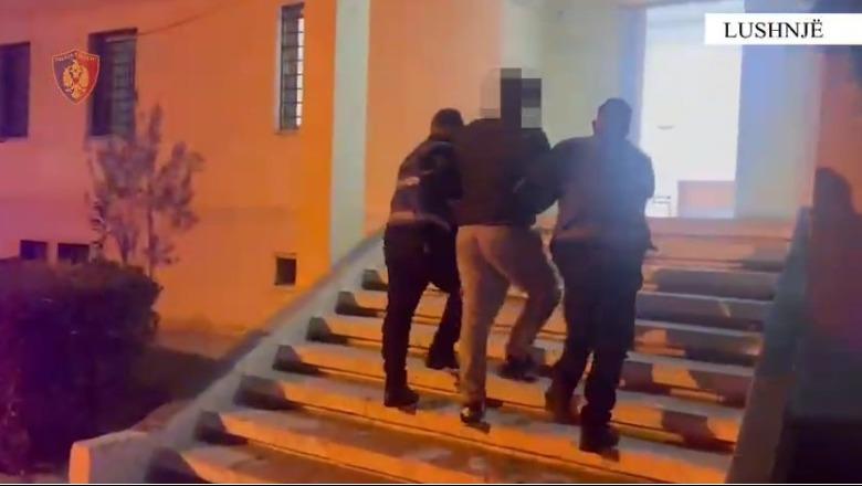 Bie në prangat e policisë 38-vjeçari/ I premtoi se do t’i jepte para në këmbim të votës