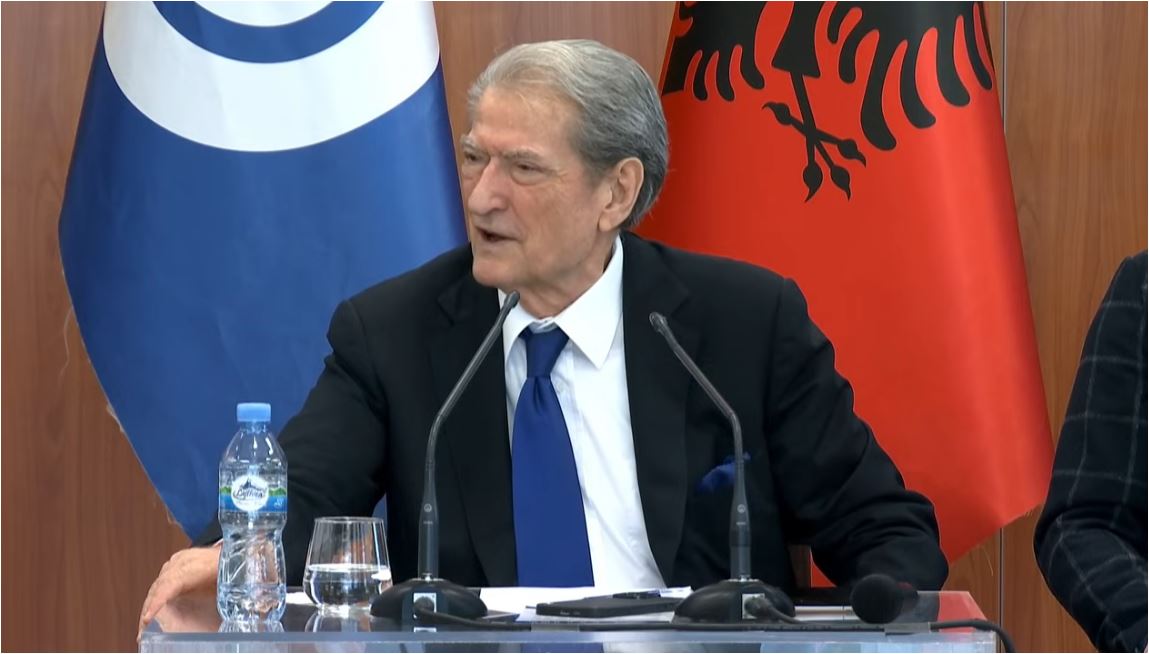 “Bima e vetme ‘mjekësore’ për të është droga”/ Berisha ironizon Ramën: Nuk ka folur një herë për ullinjtë dhe vreshtat