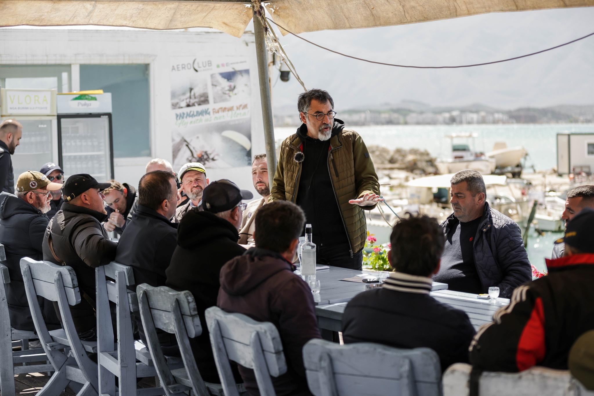 Bledi Çuçi takohet me peshkatarë artizanalë në Orikum