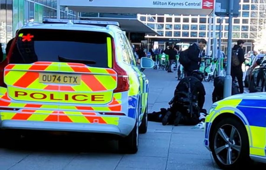 Britani e Madhe/ Panik në Milton Keyne, policia vret një burrë në stacionin e trenit