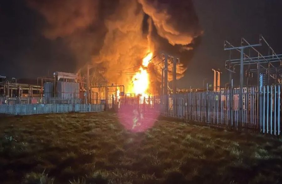 Britani/ Mbyllet aeroporti Heathrow për shkak të zjarrit, preken 1300 fluturime