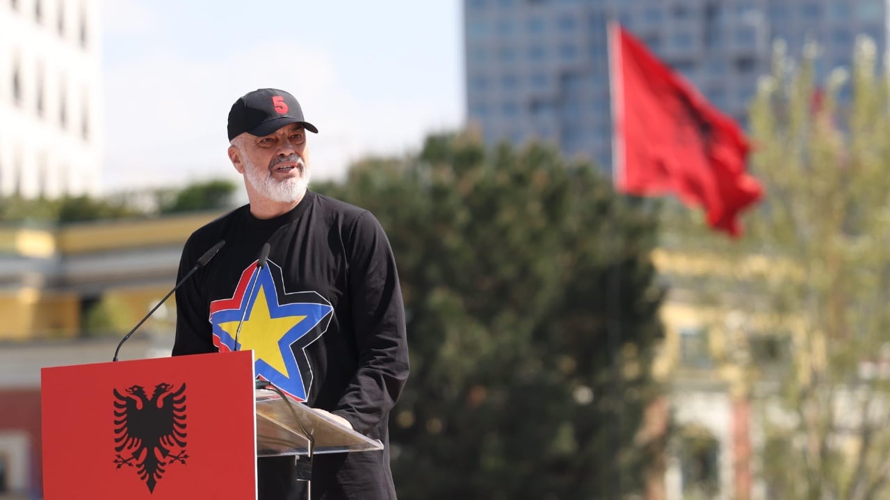 “Bufi ka sjellë një latif nga Amerika”, Rama reagon pas postimit të LaCivita: Më kujton të fortin e lagjes që qullësi poshtë pallatit…