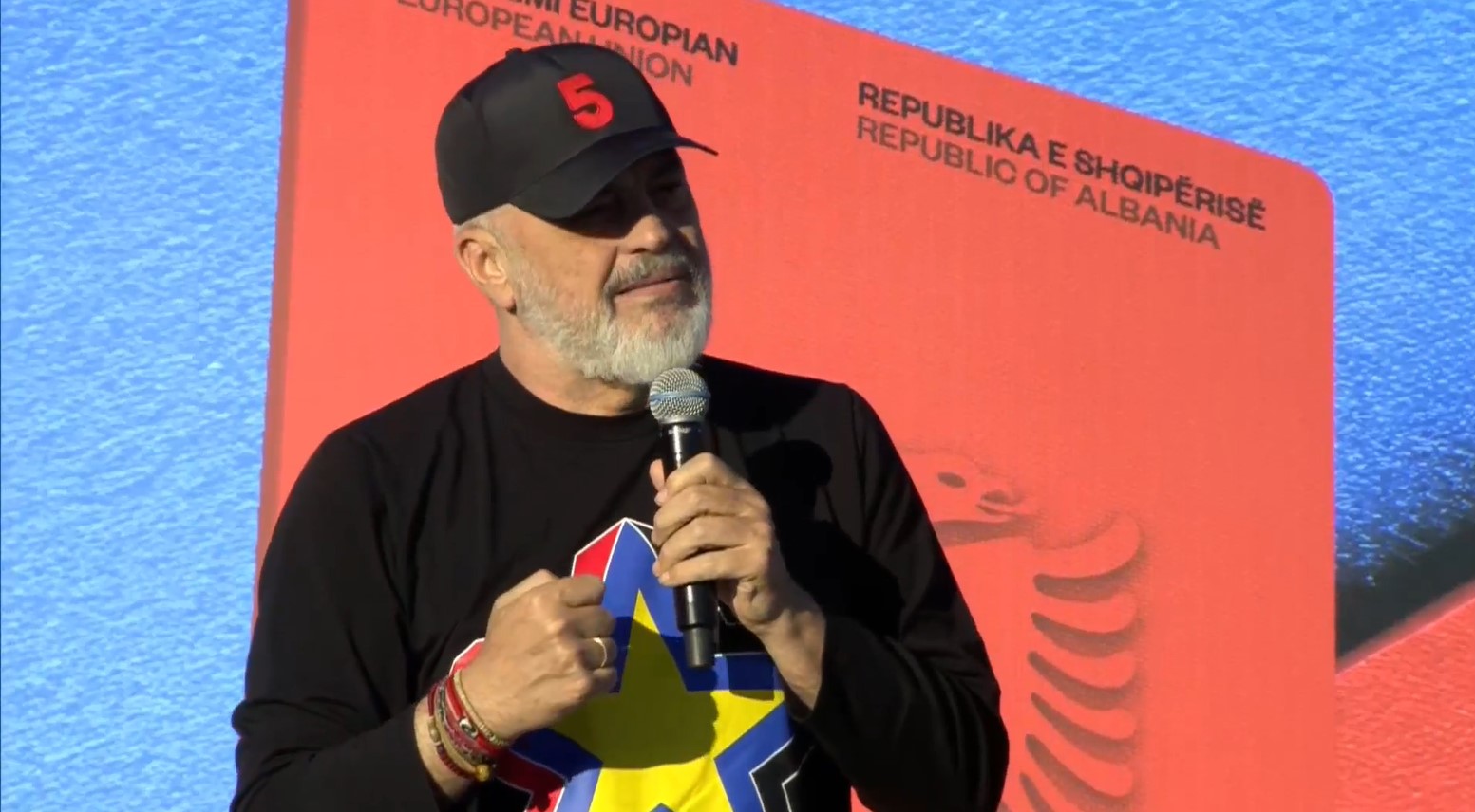 “Burrat tifozë janë çyryk”, Rama “mëson” socialistet si të mbledhin vota: Punoni me gratë demokrate