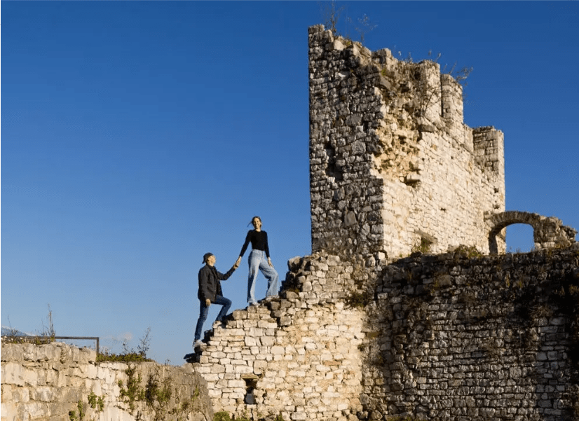 Business Insider: Arsyeja pse dy amerikanë lanë San Diegon për Tiranën