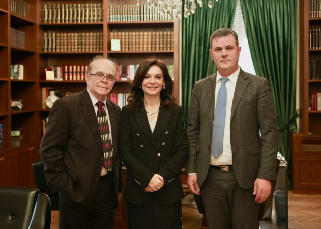 “Çështja juaj, prioritet”/ Spiropali pret drejtuesit e Shoqatës të ish të Përndjekurve: Po punohet për çështje…