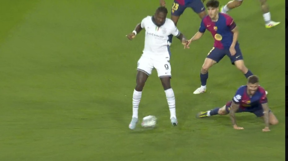 “Çmenduriiiiiii” në Barcelonë, Inter shënon pas 33 sekondash (video)