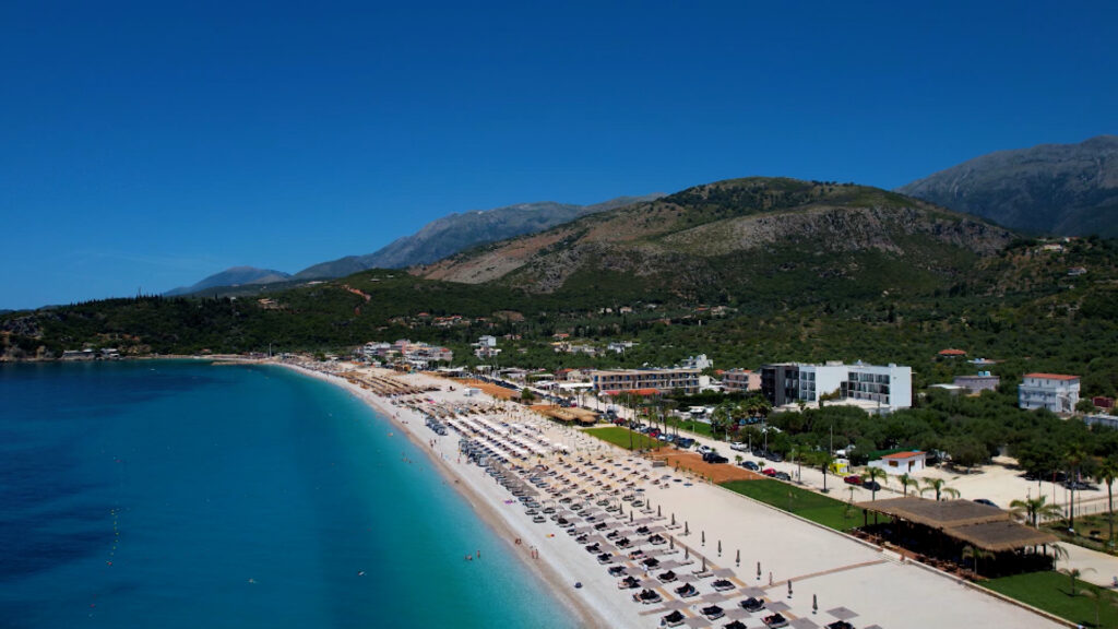 Daily Express: Vizitoni ‘Maldivet e Europës’ me 15 Paund