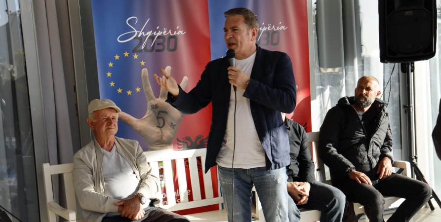 Damian Gjiknuri me peshkatarët dhe kultivuesit e midhjes: Bashkë për zhvillimin e sektorit të peshkimit