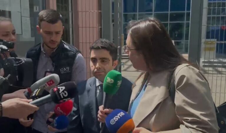 Del pas 3 orësh nga SPAK vartësi i Ballukut/ Jonaid Myzyri kyç sërish gojën përballë gazetarëve