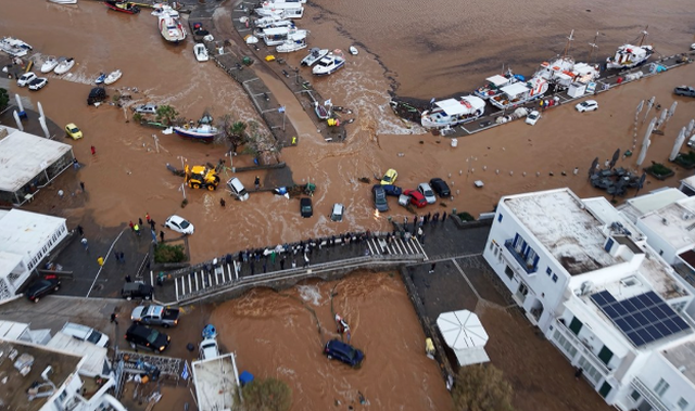 Dëme të mëdha nga përmbytjet në ishujt grekë, autoritetet në alarm