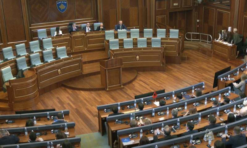 Deputetët braktisin sallën, dështon sërish seanca për konstituimin e Kuvendit të ri të Kosovës