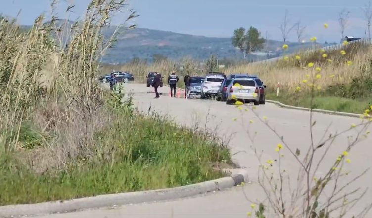 DETAJE/ Atentati i dështuar në Fier, autorët e shpallur në kërkim sherr me sende të forta me djalin e të plagosurës disa muaj më parë