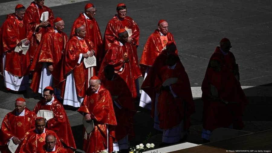 Detaje nga konklava për zgjedhjen e Papës së ri, rreth 135 kardinalë kanë të drejtë të votojnë