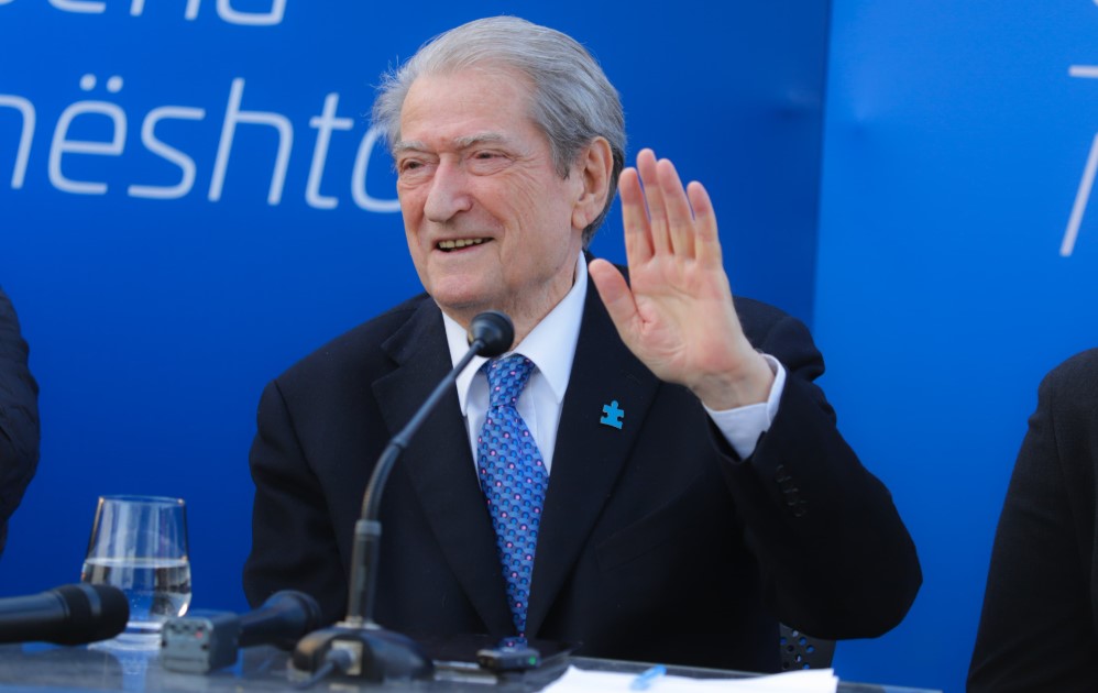 ‘Do të rikthejmë zyrat e informacionit’, Berisha: E-Albania është si një telefon i prishur, të plas shpirtin