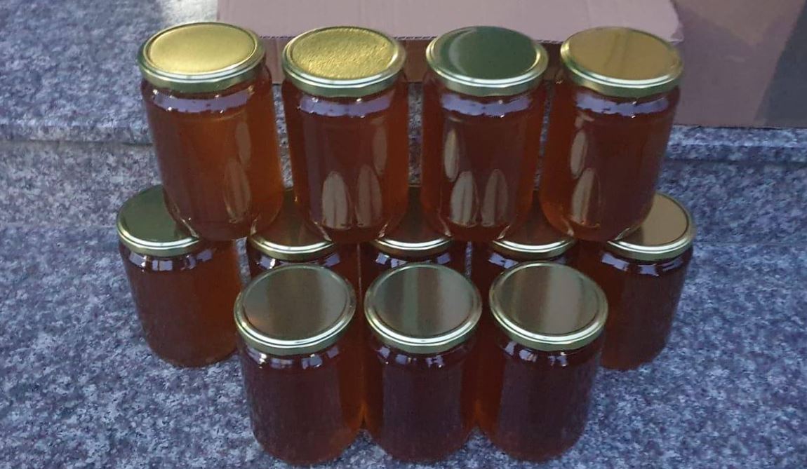 Dogana konfiskon 372 kilogramë mjaltë të kontrabanduar