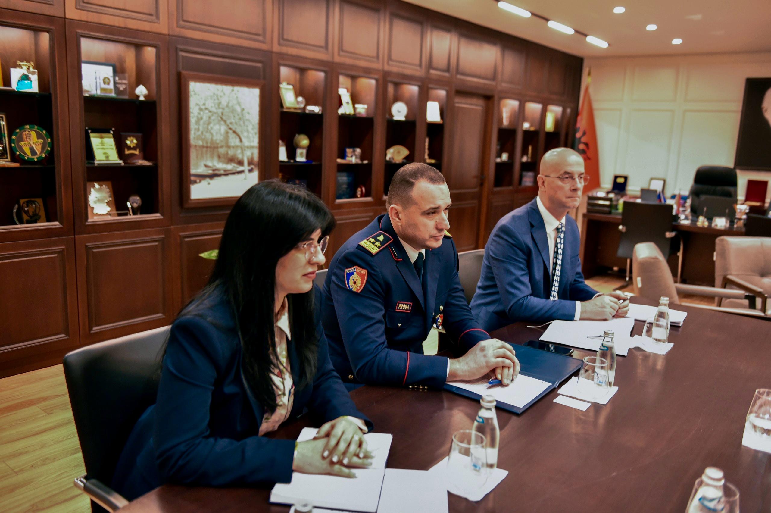 Drejtori i Përgjithshëm i Policisë, Proda takon dy drejtues të kompanisë Meta: Efikasitet dhe menaxhim i rreziqeve online