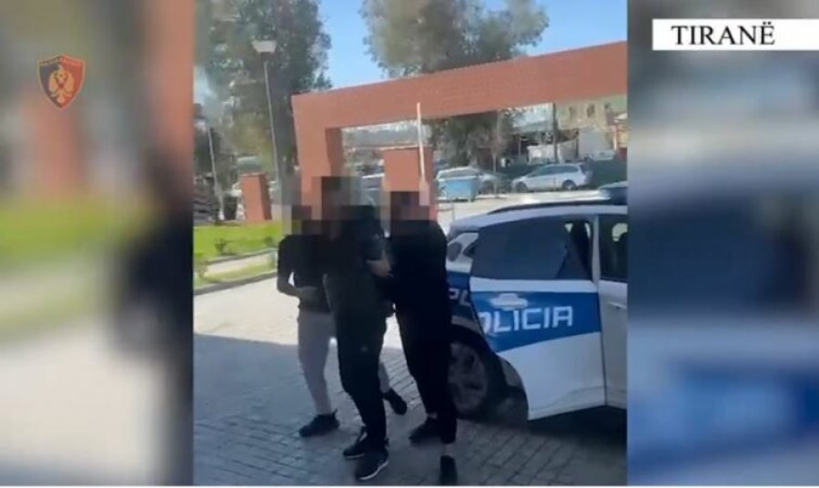 E dhunuan dhe i morën makinën, arrestohen 2 vëllezër. Akuzat kundër tyre
