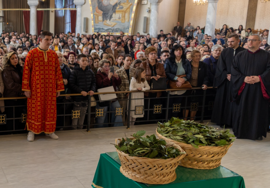 E diela e Dafinave/ Kryepeshkopi Joani mban predikim në katedralen “Ngjallja e Krishtit”