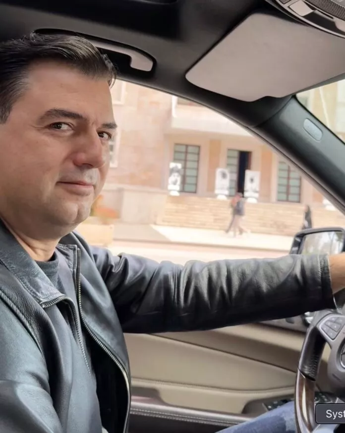 “E hëngri Tigri, e hëngri Lali do ta hajë dhe Rama”, Basha ironizon me këngë satirike: I fundit të mbyllë derën (Video)