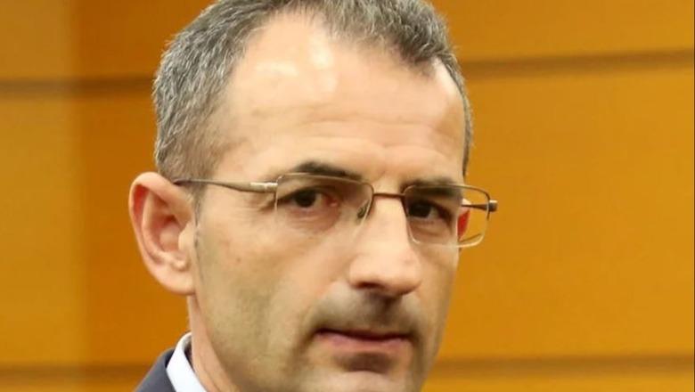 E krahasoi veten me Skënderbeun, ky është avokati që u ‘sëmur’ për të zvarritur gjyqin e Berishës