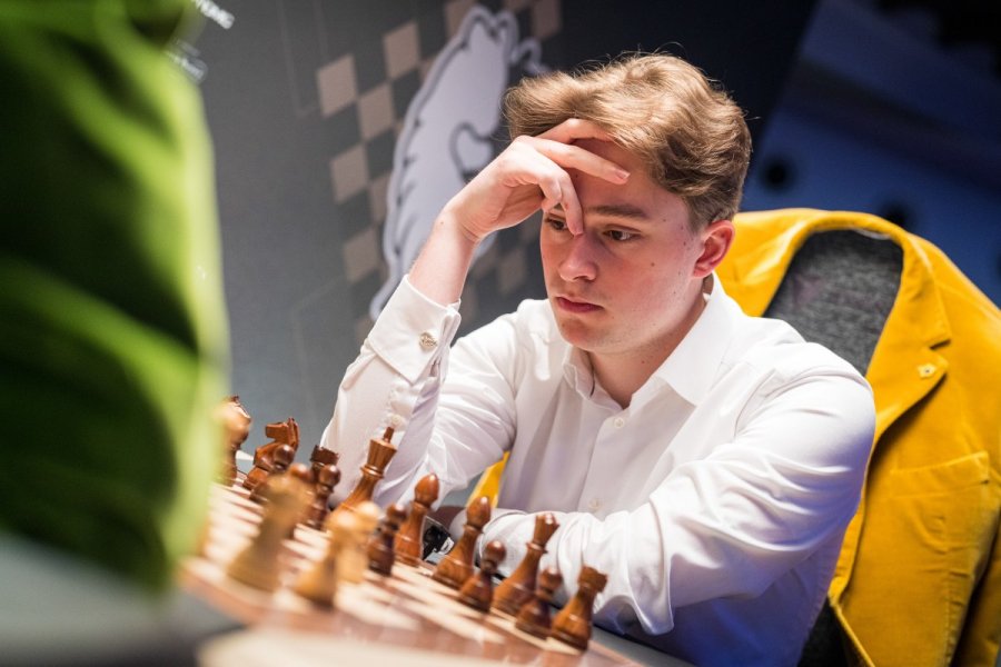 E rrallë/ Magnus Carlsen kundër Botës, legjenda e shahut thyen rekordin e ndeshjes virtuale