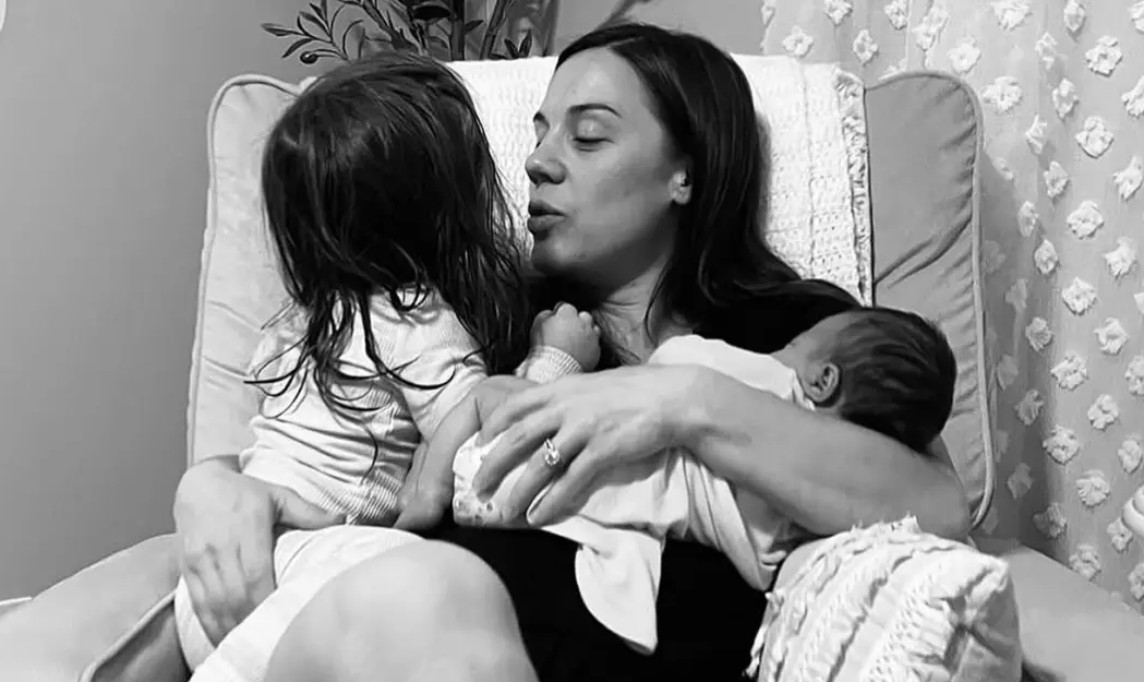 “E shkatërruar”, influencerja e njohur njofton humbjen e vajzës së saj 1 vjeç, çfarë zbuluan mjekët pas vdekjes