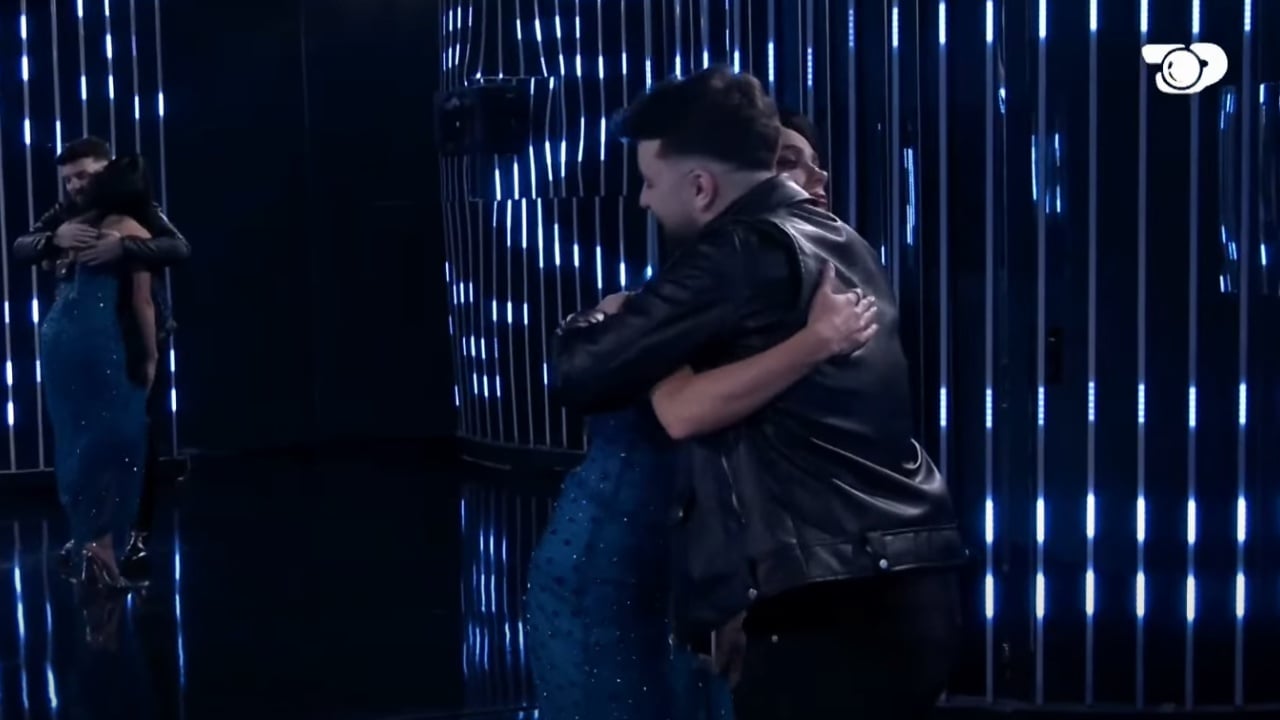 “Erdha të të them disa fjalë zemre…”/ Egli surprizohet nga ish-partneri, takohet me Olsi Bylykun në Big Brother VIP