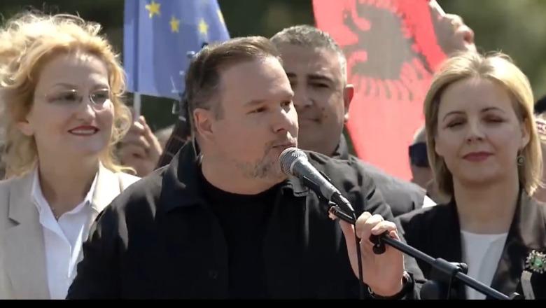 Ervin Demo: 11 maji është udhëkryq i rëndësishëm! Shqiptarët e kanë ndarë mendjen, janë me PS