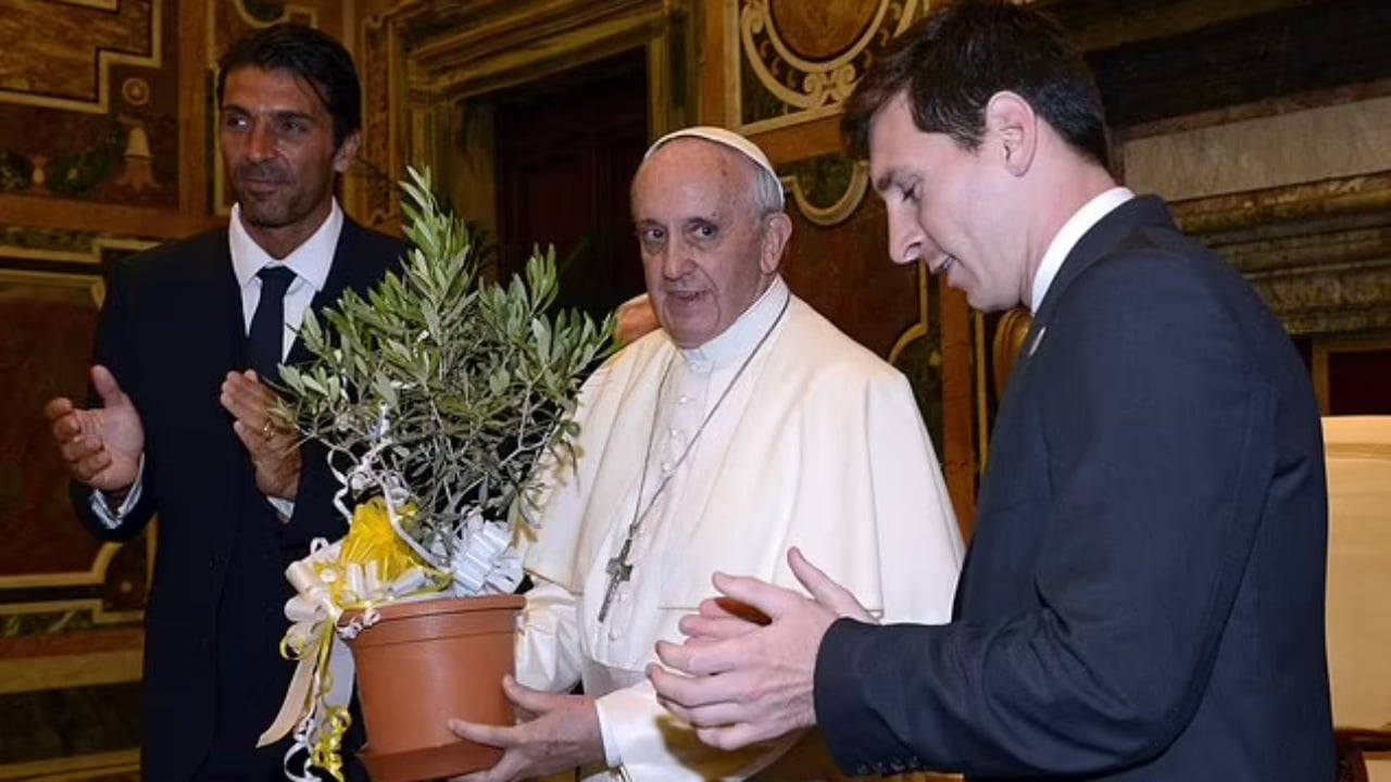 “Faleminderit që e bëtë botën një vend më të mirë”, Messi nderon Papa Françeskun: Do të na mungosh!
