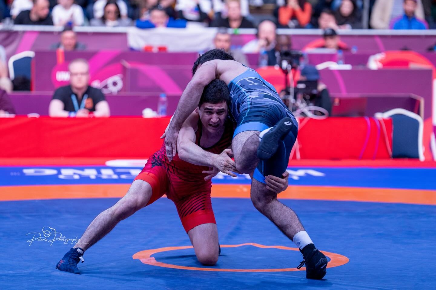 Fantastike!!! Mundësi Chermen Valiev shpallet kampion Europe në peshën 74kg në stilin e lirë