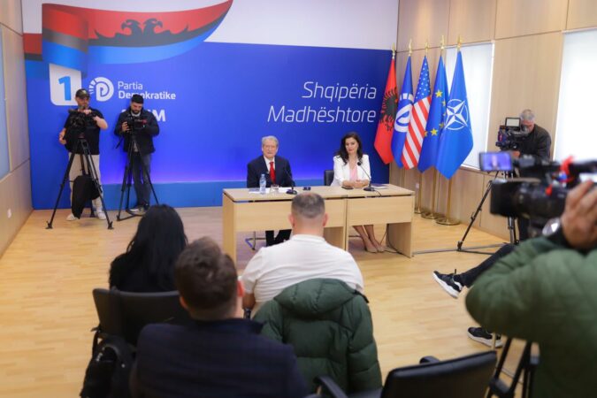 “Fatmir Xhafës po i vijnë rrotull”/ Berisha për hakerimin e SPAK: Ka luftë të brendshme mes klaneve mafioze në PS