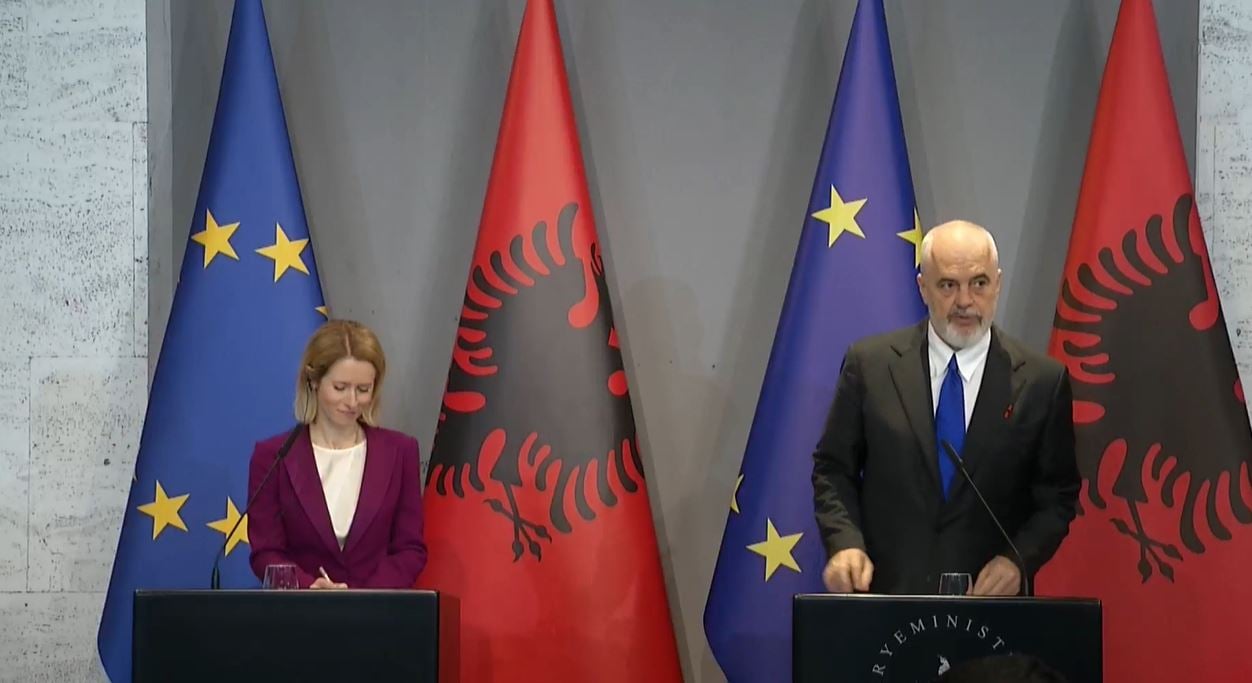 Firmosja e marrëveshjes për financimin e hekurudhës Durrës-Rrogozhinë, Rama në konferencë me Kallas: Mirëseerdhe, më në fund e mbajte fjalën