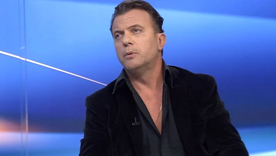 ”Fitoi një analfabet”, Laerti godet Gjestin: Çoi një vajzë në gjendje të rënduar