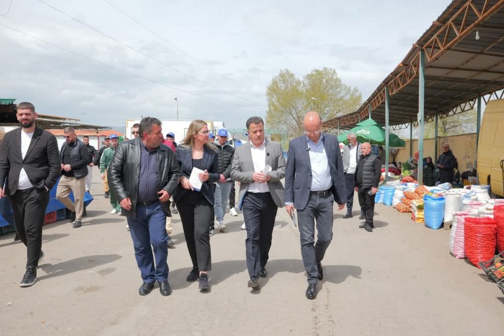 Flamur Noka vijon turin e takimeve në Korçë: Programi ekonomik i PD do të ringjallë tregjet