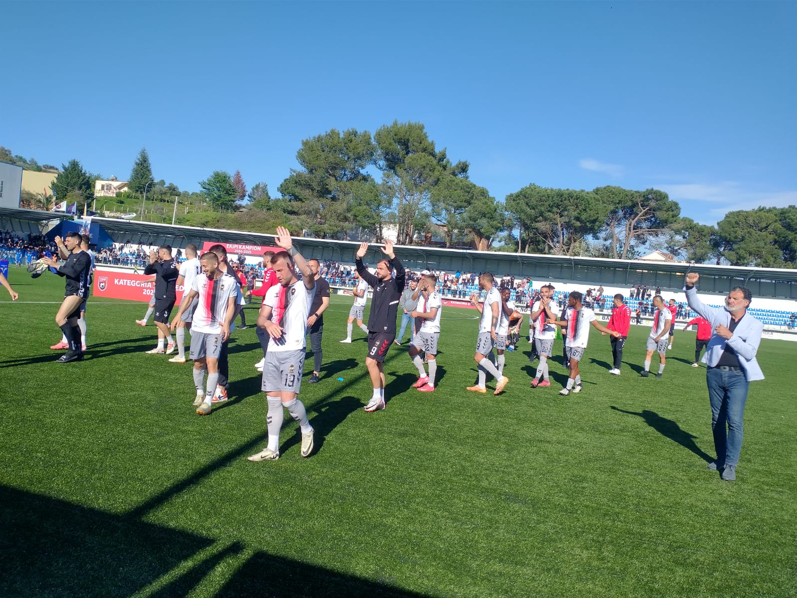 Flamurtari ngjitet në Superiore, Vora feston titullin