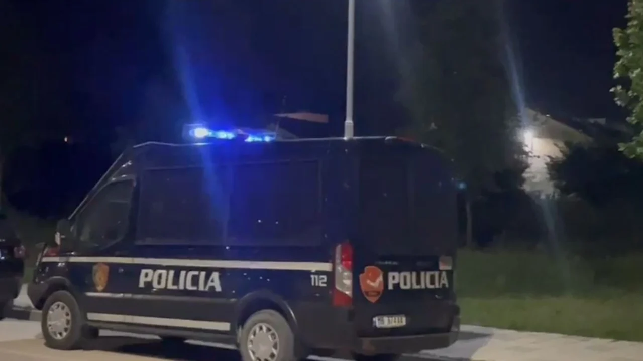 Forcat speciale nga Tirana, FNSH nga Fieri dhe Policia e Vlorës zhvillojnë kontrolle të befasishme në Vlorë, Selenicë dhe Orikum.