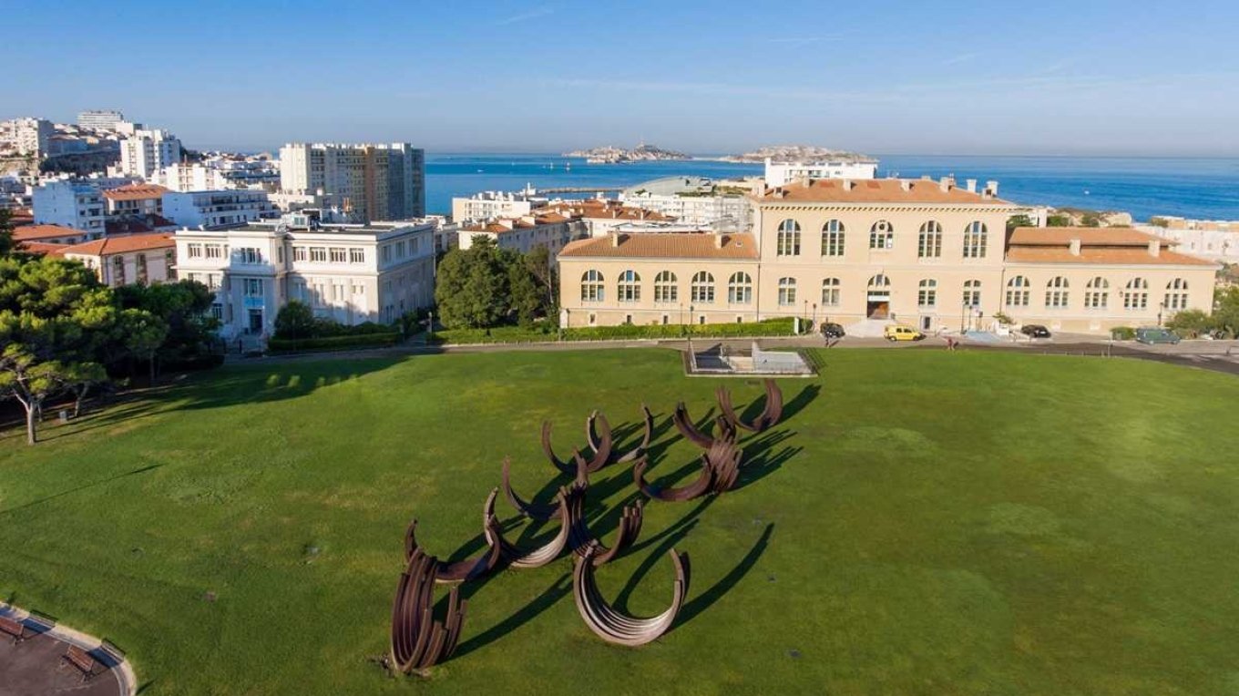 Francë, rreth 300 akademikë amerikanë aplikojnë për “azil shkencor”