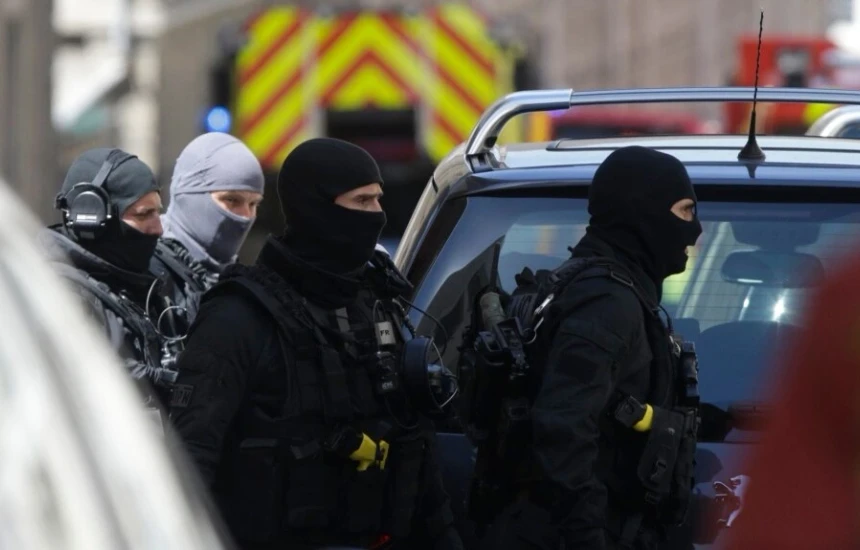 Francë/ Sulm me thikë në një shkollë, vritet një nxënës dhe tre të tjerë plagosen