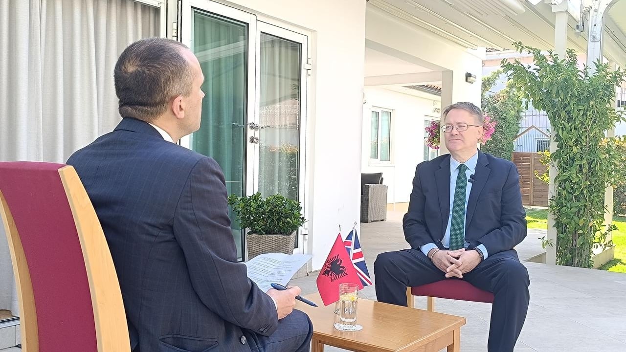 Gara për 11 majin/ Ambasadori britanik në Tiranë: Problemet për zgjedhjet po adresohen, ka angazhim të autoriteteve në hetime