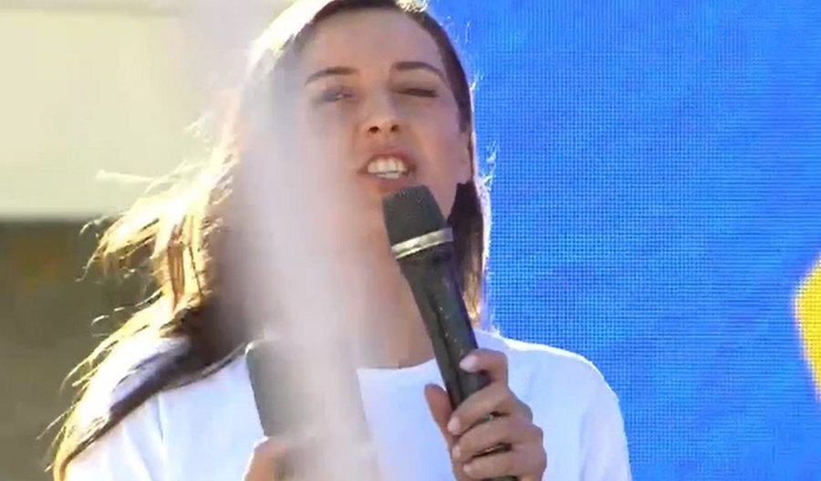 “Gazi i Zegjinesë ëëë?”/ Kandidatja e PS “nuk i ndahet” Bardhit: Më sheh nga TV?! Rama shpërthen në të qeshura