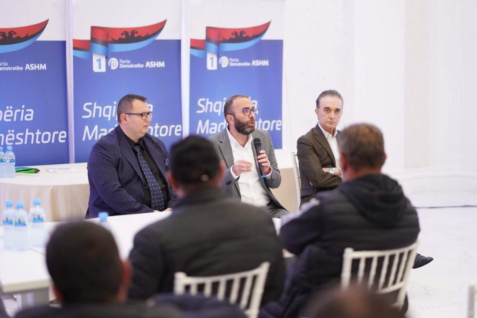 Gazment Bardhi me naftëtarët: Garantoj rishikimin e statusit, nuk pranojmë të abuzohet mbi djersën tuaj