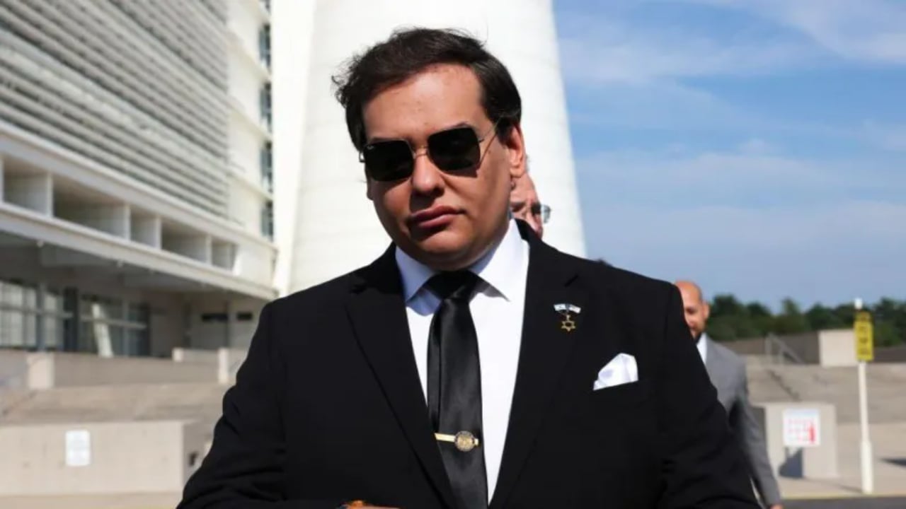 Gënjeu në CV dhe përdori fondet e fushatës për botox dhe jetë luksoze/ Ish-kongresmeni republikan George Santos dënohet me 7 vite burg