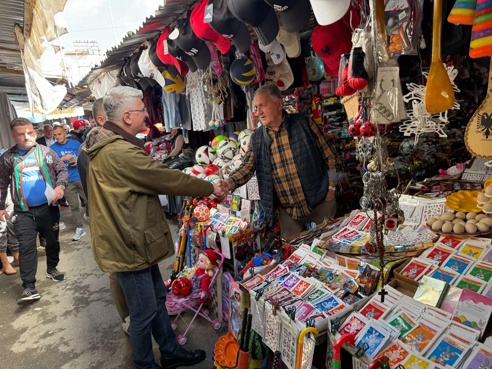 Gjekmarkaj me tregtarët në Mirditë: Premtojmë një Shqipëri më të drejtë, më të zhvilluar dhe më të ndershme
