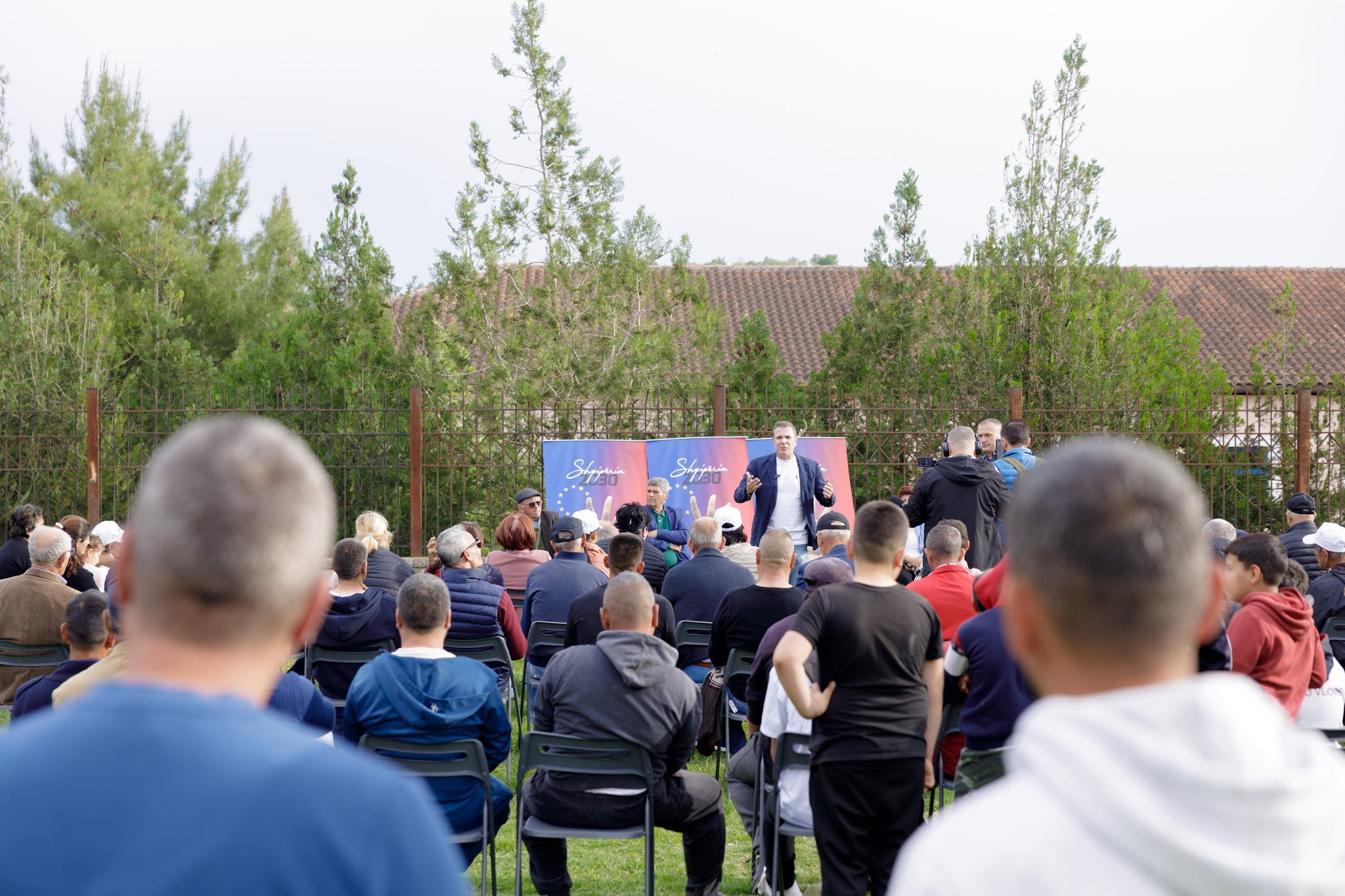 Gjiknuri takim me banorë të Shushicës, kërkon votë masive për PS: Do të vijojmë punët e nisura