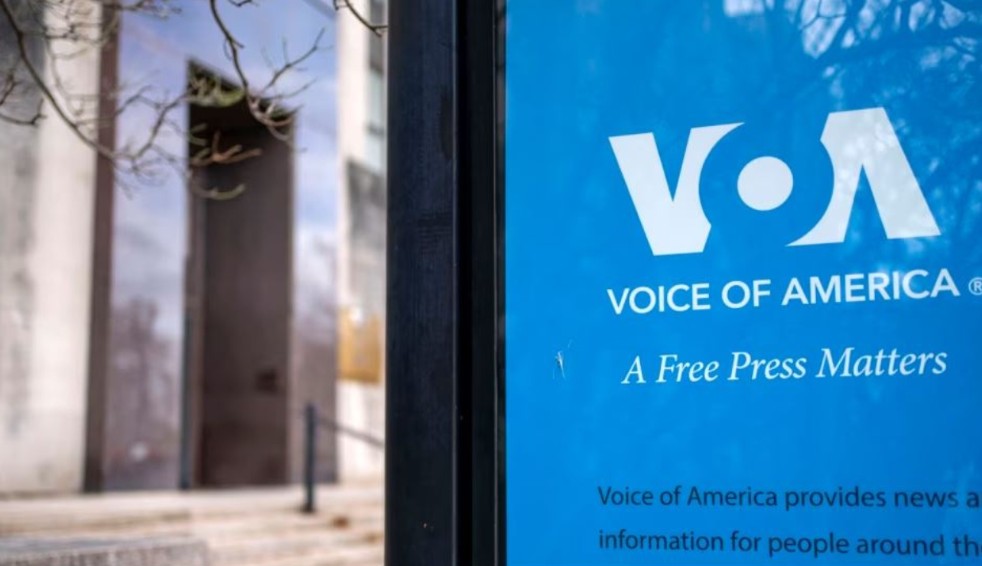 Gjykata urdhëron administratën e Trump të anulojë mbylljen e Zërit të Amerikës